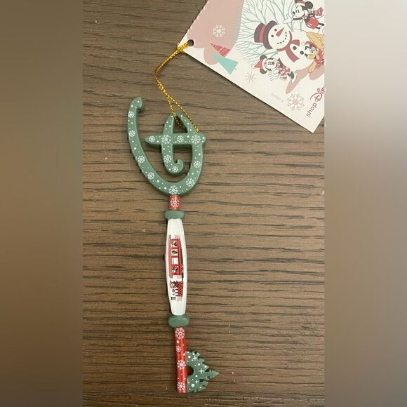 Disney Store Exclusive Mickey and Friends Train Holiday Key - Picture 2 of 6